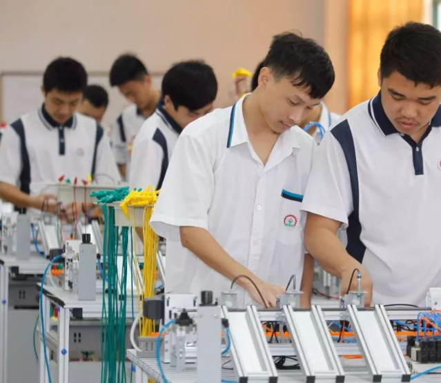 关键技能打破研究成果融入课程教育带着学生到研制一线解说案例