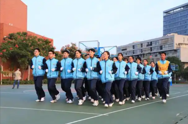 实时收集学生运动负荷心率等数据为学生个性化训练供给科学依据 实时收集学生运动负荷心率等数据为学生个性化训练供给科学依据